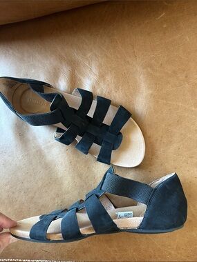 NEW Gentle Souls Black Real Leather Sandals, size 7.5
